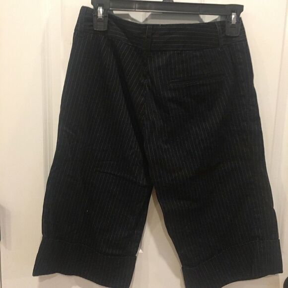 Vintage Guess size 27 wide leg Bermuda shorts pin striped black - Picture 2 of 9